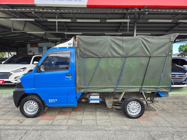 原鈑件 里程保證  認證美車可啟動保固 蓬式手排貨車 車況佳 胎壓 防滑 ABS  第5張相片