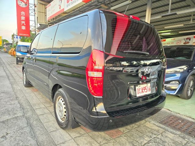 原鈑件 里程保證 認證美車可啟動保固 柴油渦輪8人座雙側滑門 防滑 胎壓 氣囊 後座出風口  第4張相片
