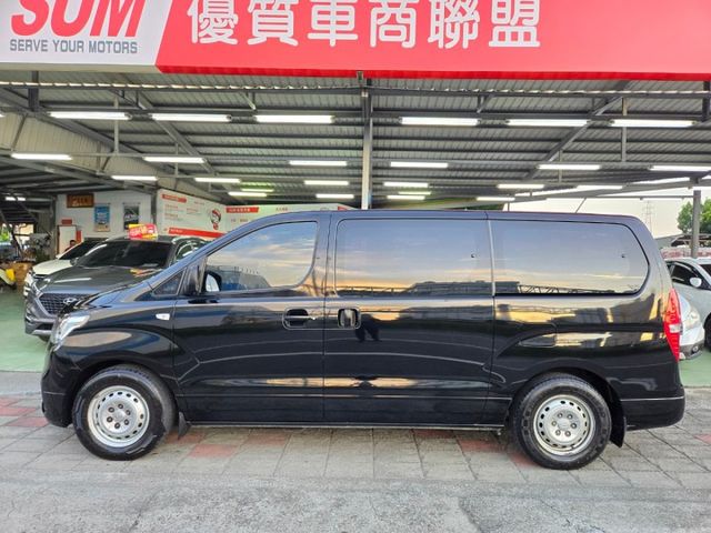原鈑件 里程保證 認證美車可啟動保固 柴油渦輪8人座雙側滑門 防滑 胎壓 氣囊 後座出風口  第5張相片