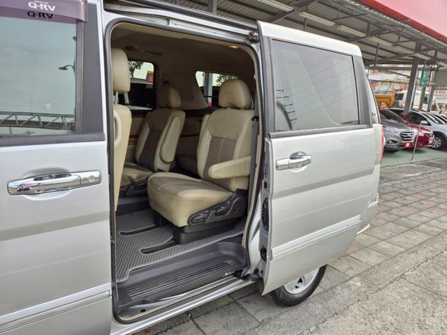 原鈑件 里程保證 7人座 客貨兩用 買就送全新安卓大影音  導航 倒車顯影  雙滑軌門  第5張相片