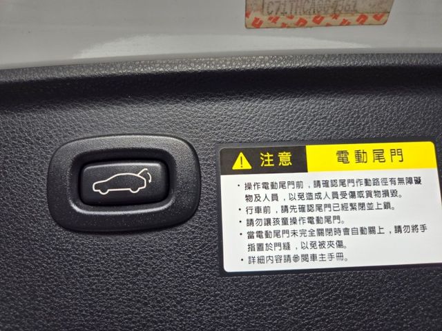 原鈑件 里程保證  渦輪引擎省油有力 環景攝影 認證美車可啟動保固 定速 電動尾門  第12張相片