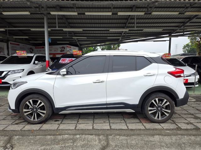 原鈑件 里程保證 原廠保養車 認證美車 頂規智行旗艦版 環景影像 AEB防撞 自動煞停 胎壓 防滑  第5張相片