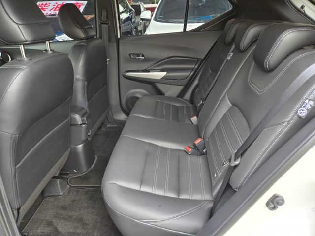 原鈑件 里程保證 原廠保養車 認證美車 頂規智行旗艦版 環景影像 AEB防撞 自動煞停 胎壓 防滑  第7張相片