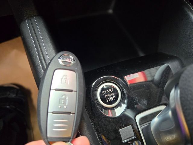 原鈑件 里程保證 原廠保養車 認證美車 頂規智行旗艦版 環景影像 AEB防撞 自動煞停 胎壓 防滑  第9張相片