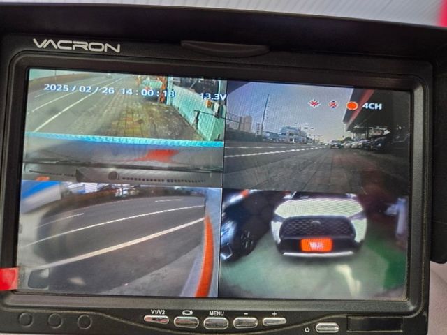 原鈑件 里程保證 柴油自排 雙廂6人座 原廠保固中 認證美車 升降尾門 防滑系統  第12張相片
