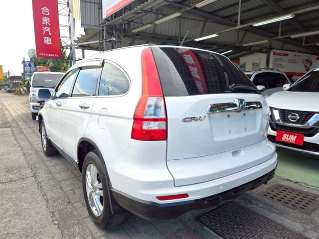 原鈑件 里程保證 認證美車 高妥善率實用性休旅車  空間大 舒適又好坐 定速 氣囊 ABS  第4張相片