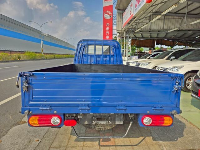 原鈑件 里程只跑一萬多 原廠保固中 稀有自排 柴油小霸王 認證美車 好開又省油~  第3張相片