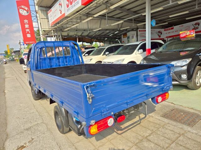 原鈑件 里程只跑一萬多 原廠保固中 稀有自排 柴油小霸王 認證美車 好開又省油~  第4張相片