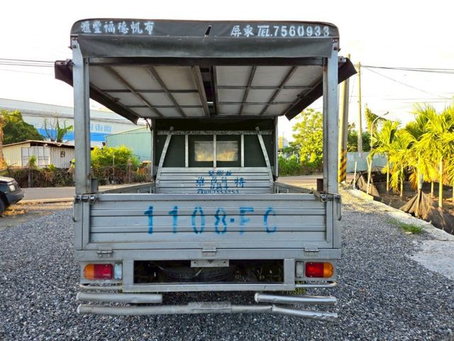 原鈑件 里程保證一年只開一千公里 原廠保養車 白鐵斗小貨車 前車主老人家田裡開~換你來開~  第3張相片