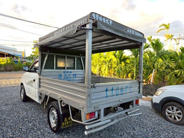 原鈑件 里程保證一年只開一千公里 原廠保養車 白鐵斗小貨車 前車主老人家田裡開~換你來開~  第4張相片