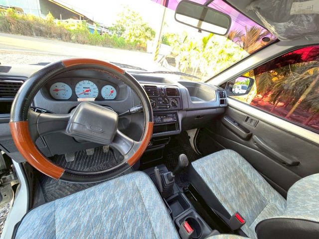 原鈑件 里程保證一年只開一千公里 原廠保養車 白鐵斗小貨車 前車主老人家田裡開~換你來開~  第7張相片