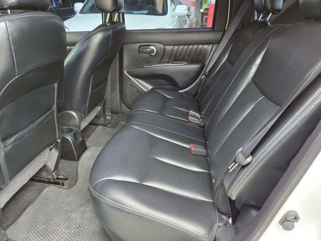 原鈑件 里程保證 原廠保養車 買就送全新安卓影音 認證美車可啟動保固 胎壓 氣囊 ABS  第7張相片