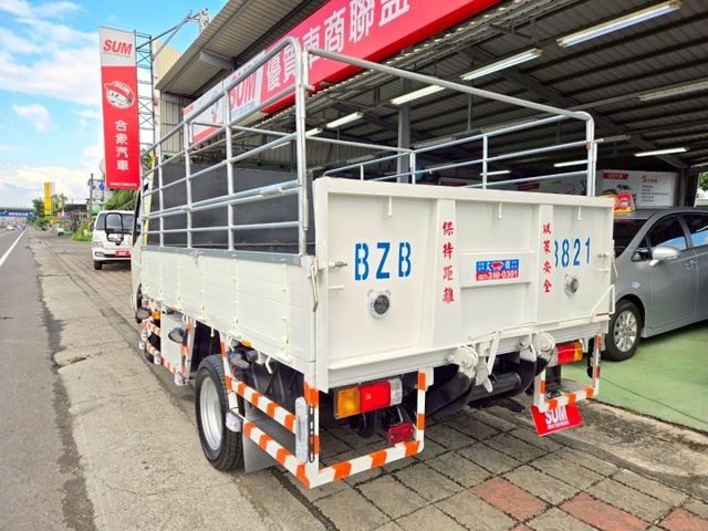 原鈑件 里程保證 原廠保固中 認證美車 柴油自排3.5頓 防滑 ABS 車輛穩定 升降尾門  第4張相片