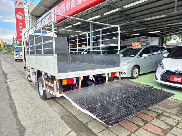 原鈑件 里程保證 原廠保固中 認證美車 柴油自排3.5頓 防滑 ABS 車輛穩定 升降尾門  第6張相片