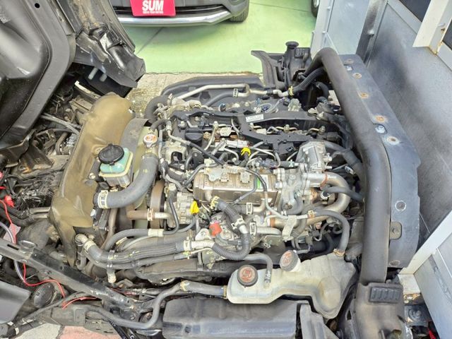 原鈑件 里程保證 原廠保固中 認證美車 柴油自排3.5頓 防滑 ABS 車輛穩定 升降尾門  第9張相片
