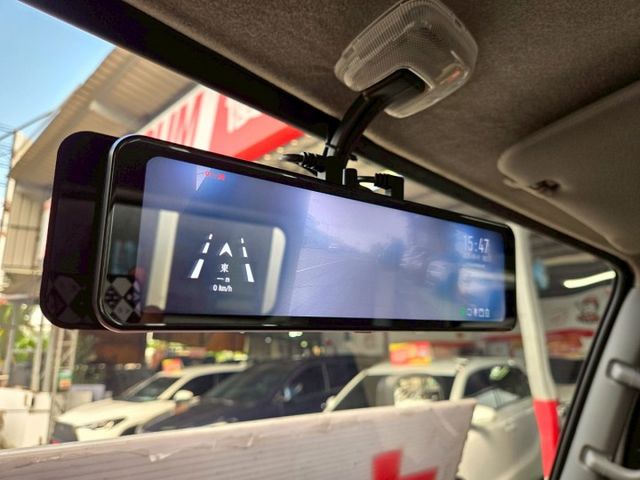 原鈑件 里程保證 原廠保固中 認證美車 柴油自排3.5頓 防滑 ABS 車輛穩定 升降尾門  第12張相片