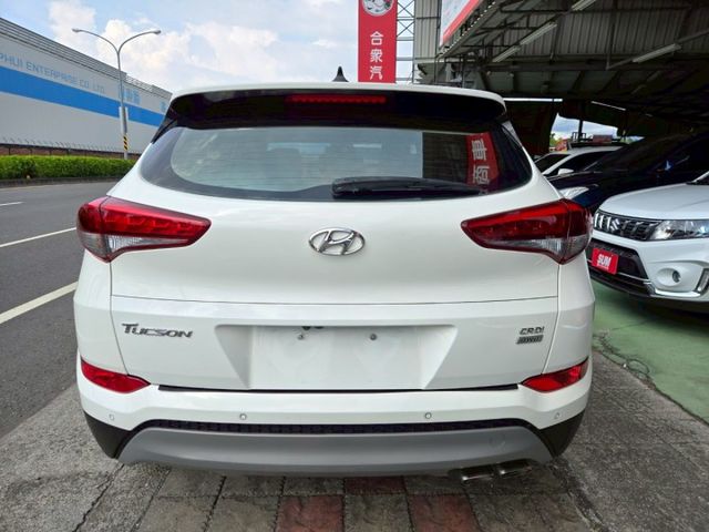 原鈑件 里程保證 原廠保養車 認證美車 柴油旗艦4WD 省油省稅185匹大馬力 LED大燈 盲點!!  第4張相片