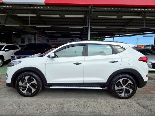 原鈑件 里程保證 原廠保養車 認證美車 柴油旗艦4WD 省油省稅185匹大馬力 LED大燈 盲點!!  第5張相片