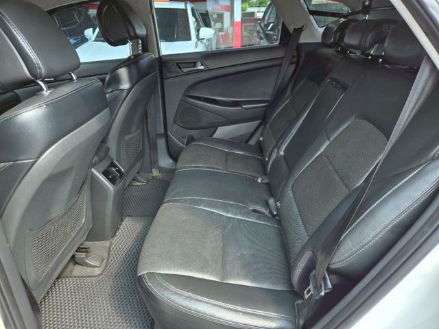 原鈑件 里程保證 原廠保養車 認證美車 柴油旗艦4WD 省油省稅185匹大馬力 LED大燈 盲點!!  第7張相片