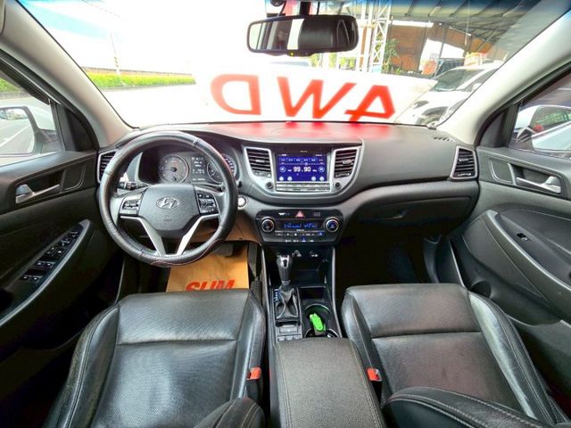 原鈑件 里程保證 原廠保養車 認證美車 柴油旗艦4WD 省油省稅185匹大馬力 LED大燈 盲點!!  第8張相片