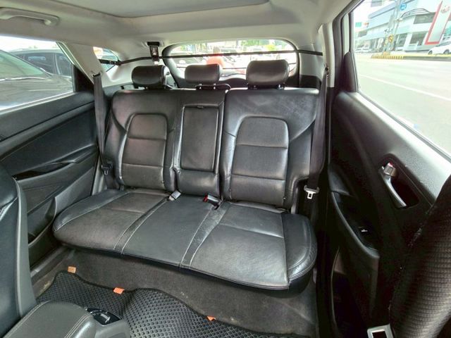 原鈑件 里程保證 原廠保養車 認證美車 柴油旗艦4WD 省油省稅185匹大馬力 LED大燈 盲點!!  第9張相片