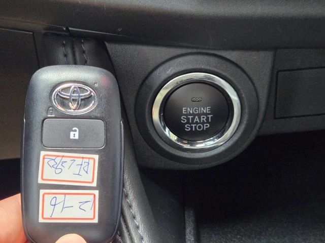 原鈑件 里程保證1萬多公里2025年式 原廠保養車 原廠保固4年12萬公里 ACC主動跟車 Apply carplay  第14張相片