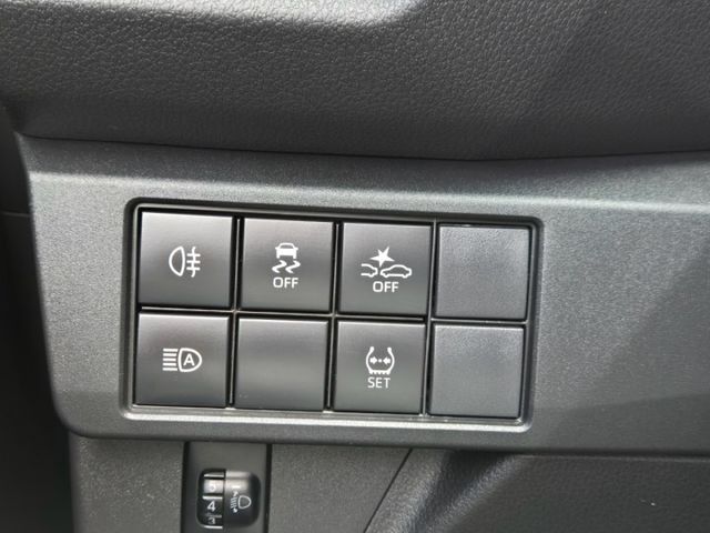 原鈑件 里程保證1萬多公里2025年式 原廠保養車 原廠保固4年12萬公里 ACC主動跟車 Apply carplay  第18張相片