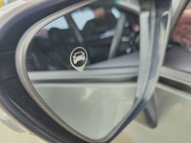 原鈑件 里程保證  認證車可啟動2年5萬公里保固 盲點 電動尾門 免鑰 買就送全新8核安卓影音 !!  第6張相片