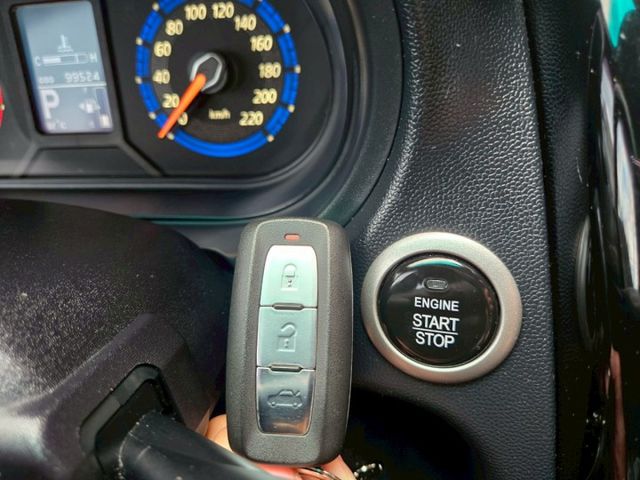 原鈑件 里程保證  認證車可啟動2年5萬公里保固 盲點 電動尾門 免鑰 買就送全新8核安卓影音 !!  第7張相片