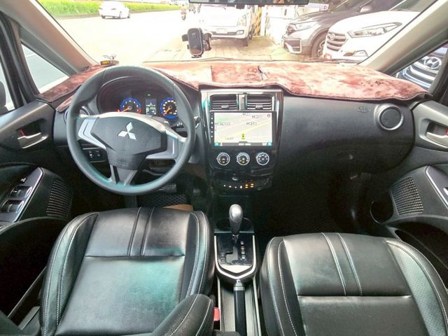 原鈑件 里程保證  認證車可啟動2年5萬公里保固 盲點 電動尾門 免鑰 買就送全新8核安卓影音 !!  第10張相片