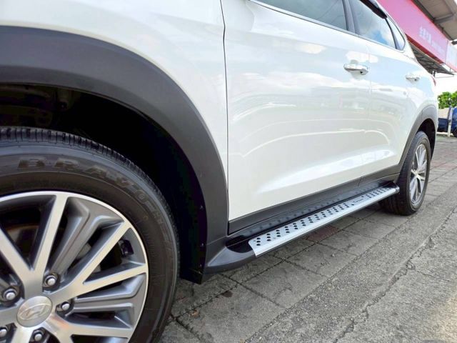 原鈑件 里程保證 全程原廠保養 旗艦頂配 LED頭燈 認證美車可啟動保固 加值配備:電尾門 車身踏板  第6張相片