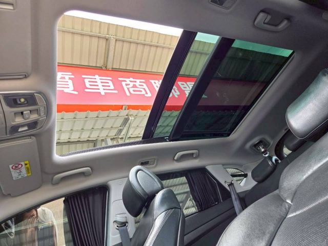 原鈑件 里程保證 全程原廠保養 旗艦頂配 LED頭燈 認證美車可啟動保固 加值配備:電尾門 車身踏板  第11張相片