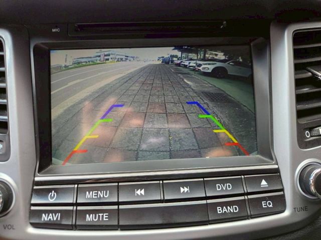 原鈑件 里程保證 全程原廠保養 旗艦頂配 LED頭燈 認證美車可啟動保固 加值配備:電尾門 車身踏板  第14張相片