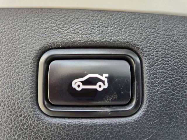 原鈑件 里程保證 全程原廠保養 旗艦頂配 LED頭燈 認證美車可啟動保固 加值配備:電尾門 車身踏板  第18張相片