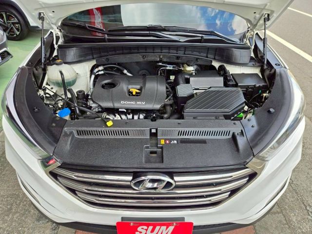 原鈑件 里程保證 全程原廠保養 旗艦頂配 LED頭燈 認證美車可啟動保固 加值配備:電尾門 車身踏板  第20張相片