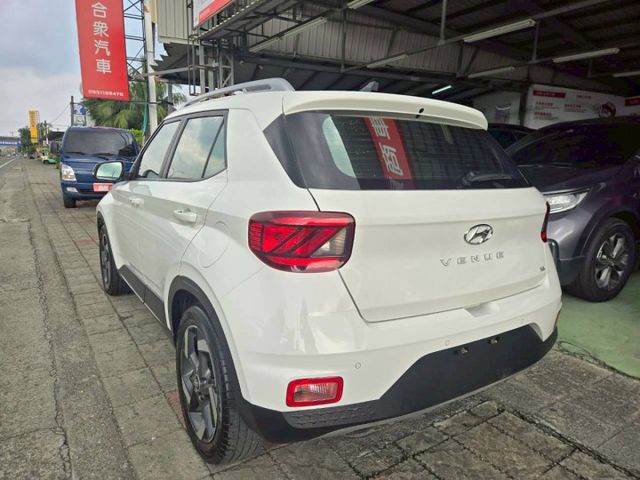 原鈑件 里程保證 都會小休旅 GLB版 認證美車可啟動保固 免鑰 胎壓 防滑 定速 車道偏離警示系統  第4張相片