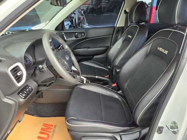 原鈑件 里程保證 都會小休旅 GLB版 認證美車可啟動保固 免鑰 胎壓 防滑 定速 車道偏離警示系統  第6張相片