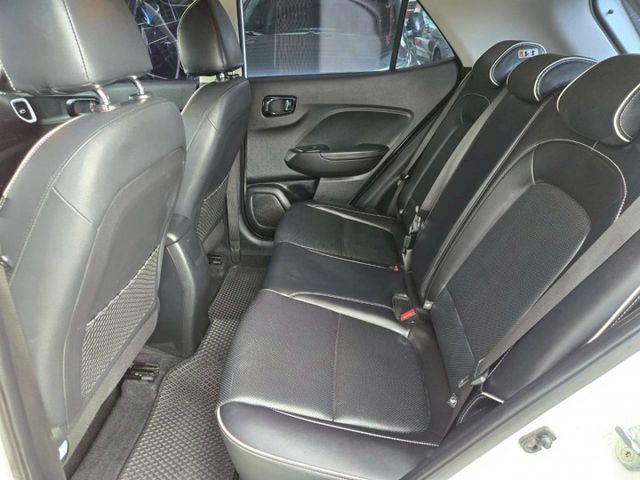 原鈑件 里程保證 都會小休旅 GLB版 認證美車可啟動保固 免鑰 胎壓 防滑 定速 車道偏離警示系統  第7張相片