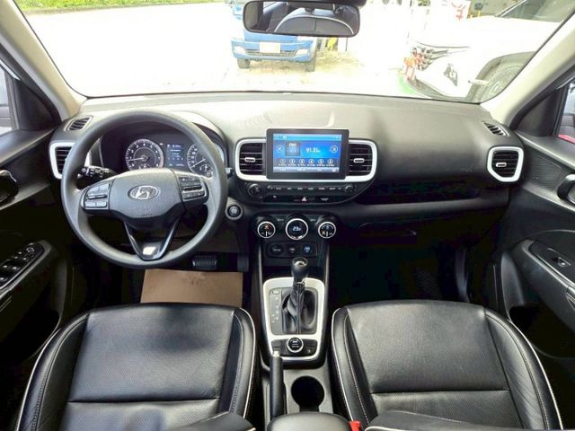 原鈑件 里程保證 都會小休旅 GLB版 認證美車可啟動保固 免鑰 胎壓 防滑 定速 車道偏離警示系統  第8張相片