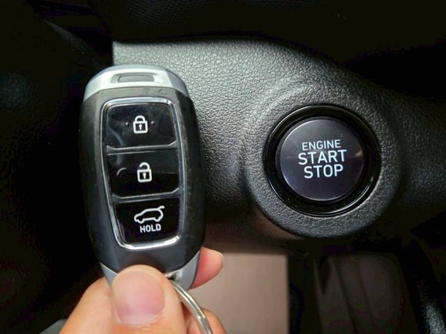 原鈑件 里程保證 都會小休旅 GLB版 認證美車可啟動保固 免鑰 胎壓 防滑 定速 車道偏離警示系統  第10張相片