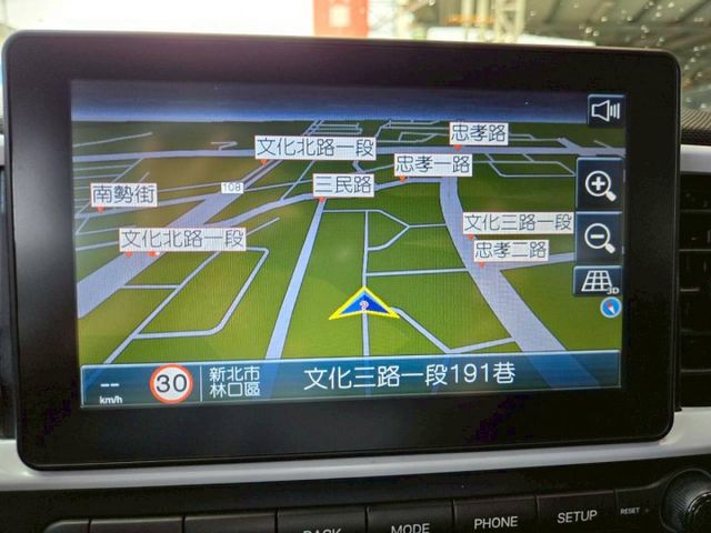 原鈑件 里程保證 都會小休旅 GLB版 認證美車可啟動保固 免鑰 胎壓 防滑 定速 車道偏離警示系統  第11張相片