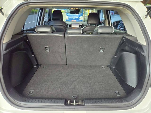 原鈑件 里程保證 都會小休旅 GLB版 認證美車可啟動保固 免鑰 胎壓 防滑 定速 車道偏離警示系統  第15張相片