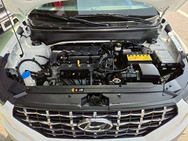 原鈑件 里程保證 都會小休旅 GLB版 認證美車可啟動保固 免鑰 胎壓 防滑 定速 車道偏離警示系統  第16張相片