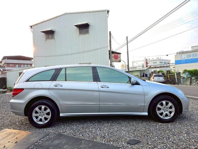 原鈑件 里程保證  無痛升及級 6人座 便宜又好用~豪華休旅車  配備滿滿~  第3張相片