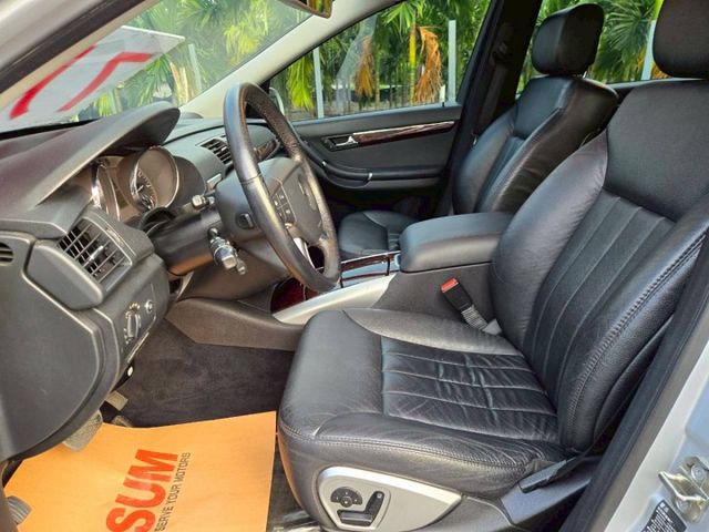 原鈑件 里程保證  無痛升及級 6人座 便宜又好用~豪華休旅車  配備滿滿~  第7張相片