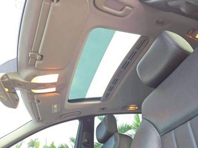 原鈑件 里程保證  無痛升及級 6人座 便宜又好用~豪華休旅車  配備滿滿~  第16張相片