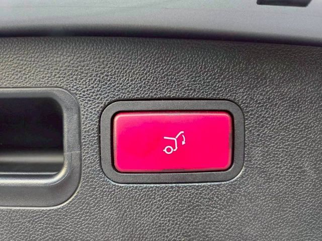 原鈑件 里程保證  無痛升及級 6人座 便宜又好用~豪華休旅車  配備滿滿~  第18張相片