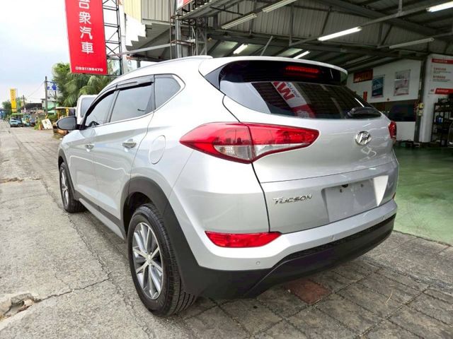 原鈑件 里程保證 認證美車可啟動保固 汽油時尚版 IKY 定速 胎壓 電動座椅 可全貸!!便宜又耐用~  第4張相片