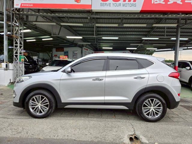 原鈑件 里程保證 認證美車可啟動保固 汽油時尚版 IKY 定速 胎壓 電動座椅 可全貸!!便宜又耐用~  第5張相片