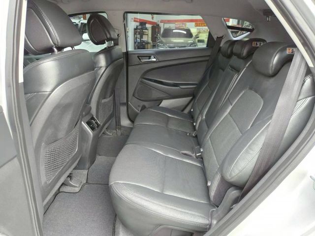 原鈑件 里程保證 認證美車可啟動保固 汽油時尚版 IKY 定速 胎壓 電動座椅 可全貸!!便宜又耐用~  第7張相片